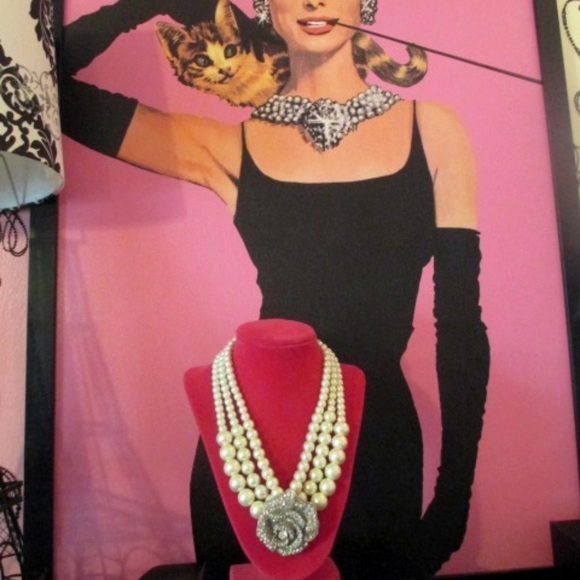 Costume Breakfast at Tiffany's Replica Necklace - Picture 1 of 6
